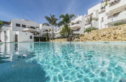 Apartamento de 2 dormitorios en Estepona, Spain No. 693