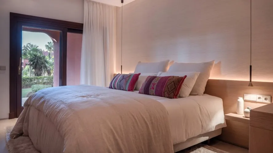 Apartamento de 3 dormitorios en Estepona, Spain No. 267 № 2