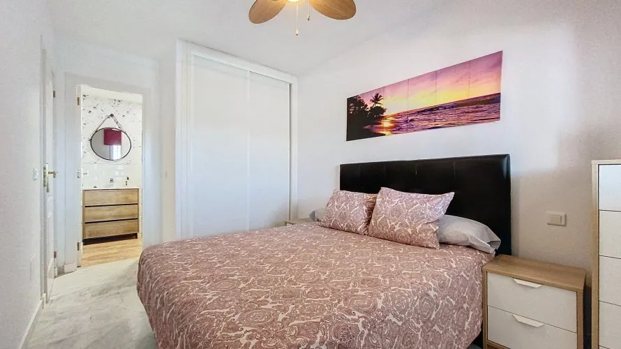 Apartamento de 2 dormitorios en Casares, Spain No. 403 № 1