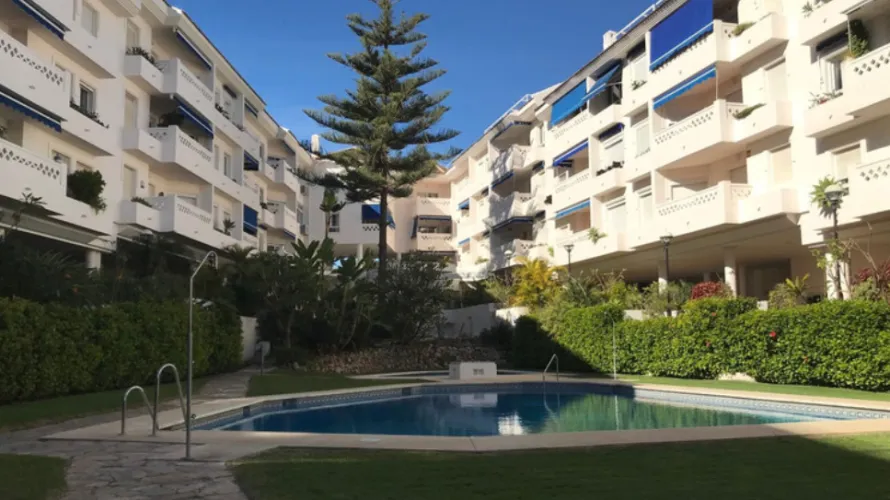 Apartamento de 3 dormitorios en Cortes (San Pedro De Alcantara), Spain No. 604