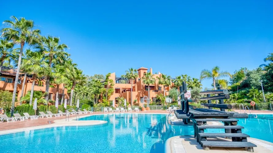 Apartamento de 2 dormitorios en Marbella, Spain No. 688 № 5