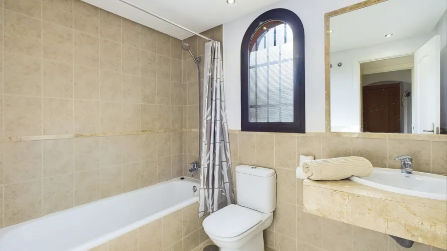 Apartamento de 2 dormitorios en Estepona, Spain No. 440 № 8