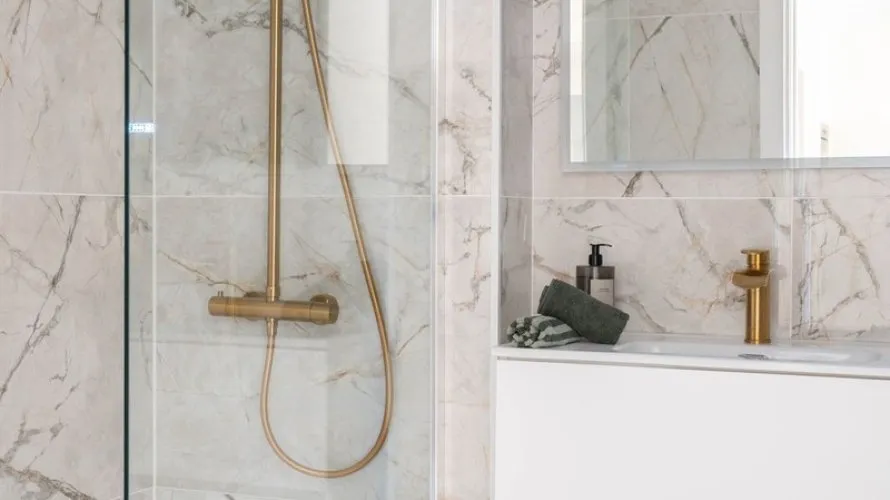 Apartamento de 4 dormitorios en Cortes (San Pedro De Alcantara), Spain No. 723 № 23