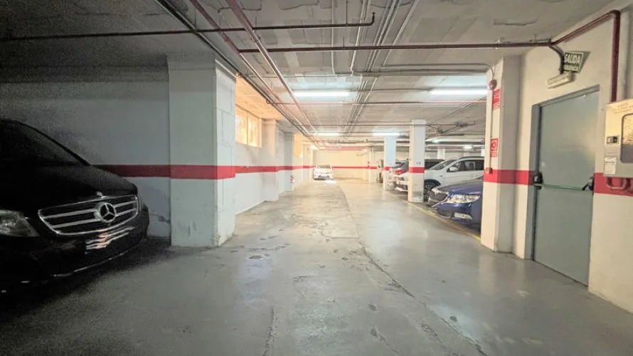 Apartamento de 3 dormitorios en Marbella, Spain No. 577 № 4