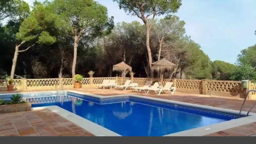 Apartamento de 2 dormitorios en Nueva Andalucía, Spain No. 615 № 3