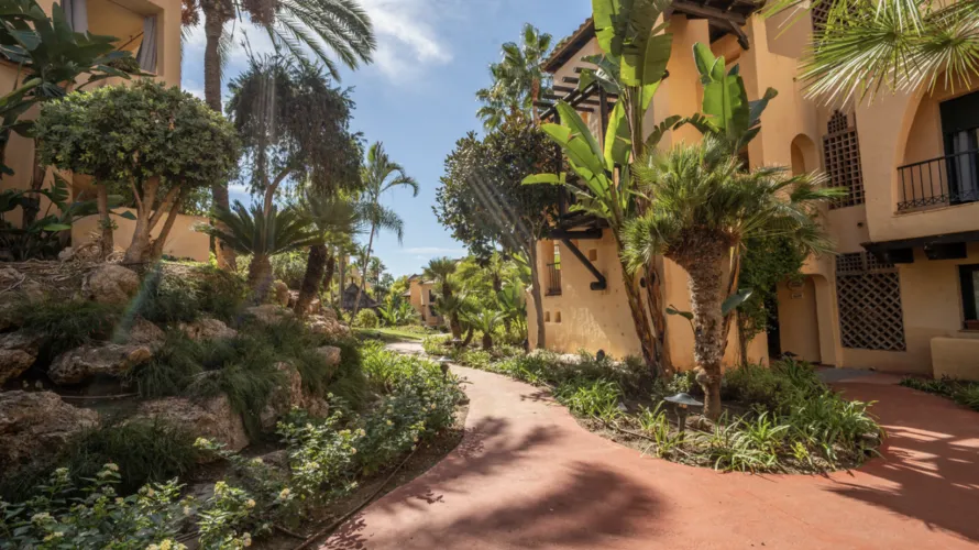 Apartamento de 2 dormitorios en Estepona, Spain No. 451 № 13