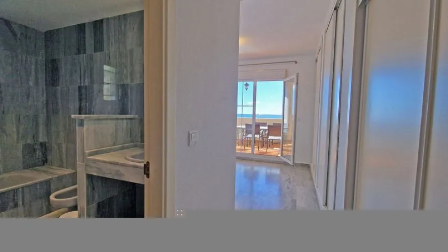 Apartamento de 3 dormitorios en Marbella, Spain No. 623 № 22