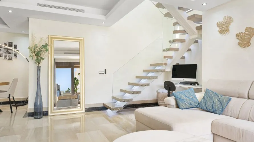 Dúplex de 3 dormitorios en Estepona, Spain No. 644 № 3