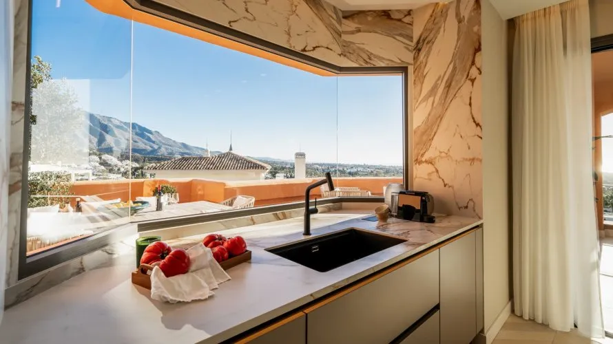 Apartamento de 4 dormitorios en Nueva Andalucía, Spain No. 245 № 28