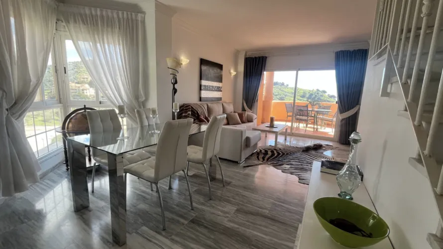 Dúplex de 3 dormitorios en Mijas Costa, Spain No. 636 № 3