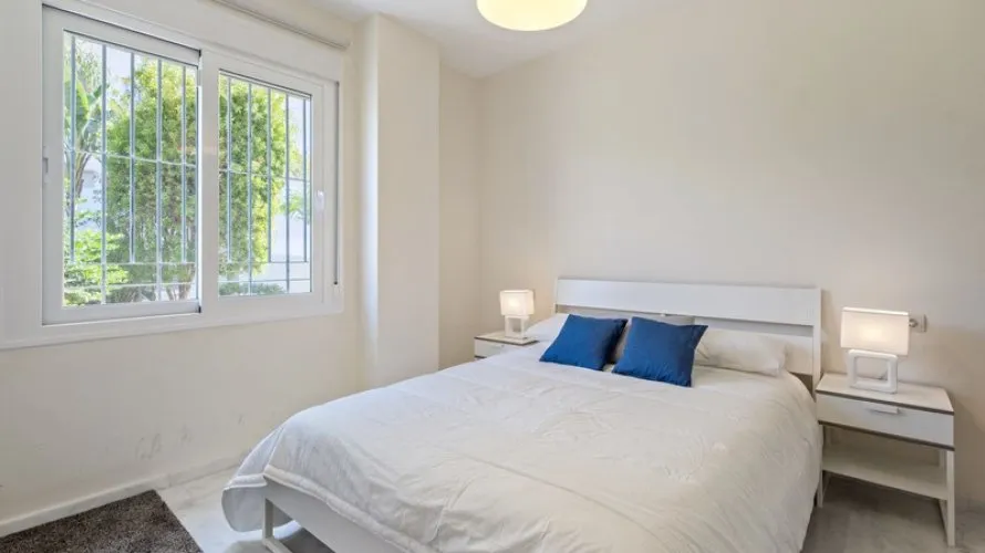 Apartamento de 2 dormitorios en Estepona, Spain No. 645 № 19