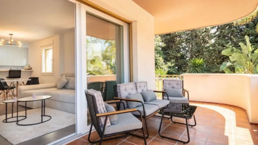 Apartamento de 2 dormitorios en Nueva Andalucía, Spain No. 619 № 11