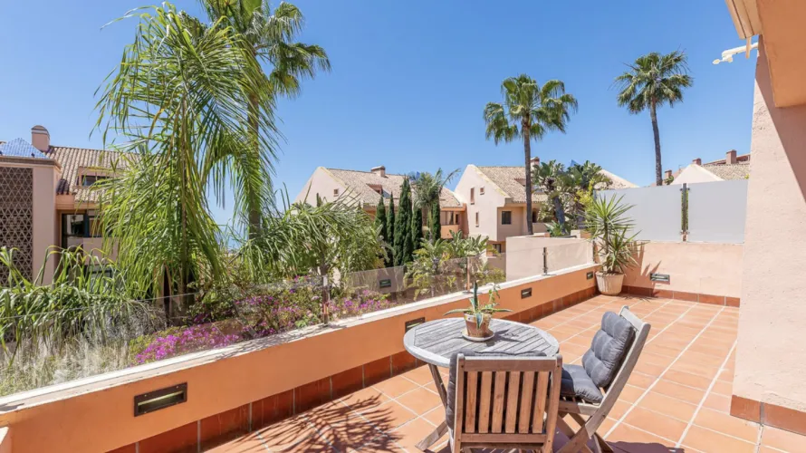 Apartamento de 2 dormitorios en Mijas Costa, Spain No. 742 № 3