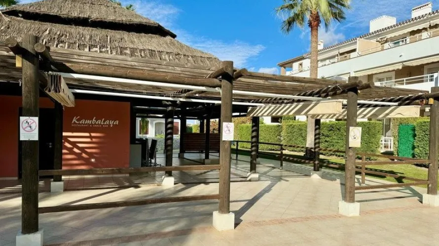 Apartamento de 2 dormitorios en Estepona, Spain No. 415 № 2