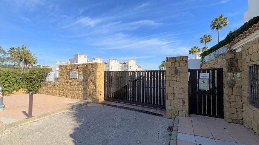 Apartamento de 2 dormitorios en Manilva, Spain No. 561 № 4