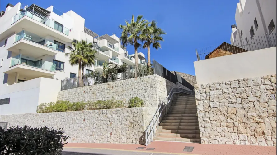 Apartamento de 3 dormitorios en Benalmádena, Spain No. 531 № 3