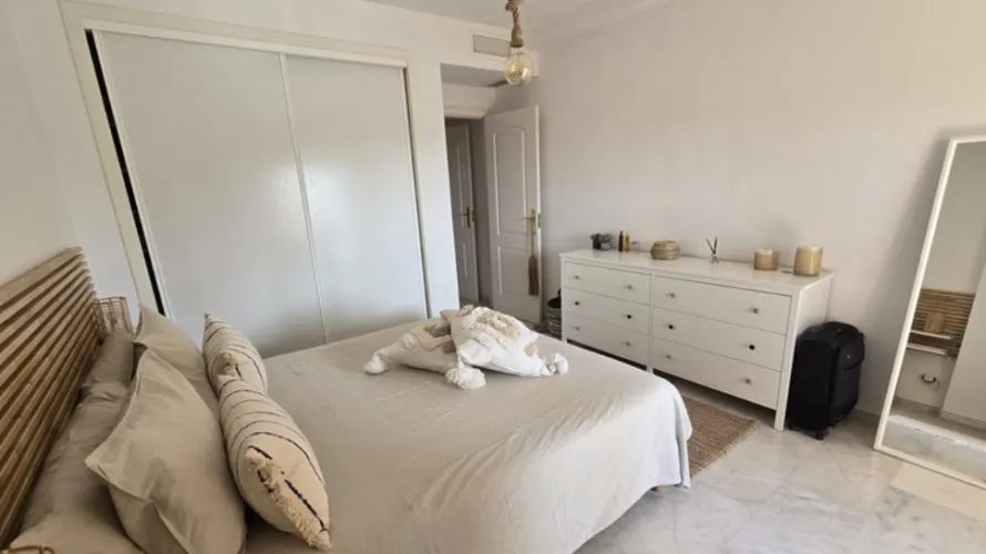 Apartamento de 2 dormitorios en Marbella, Spain No. 727 № 3