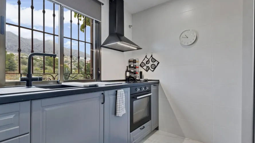 Apartamento de 2 dormitorios en Fuengirola, Spain No. 692 № 5