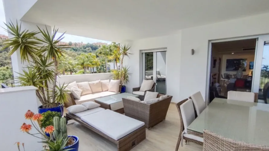 Apartamento de 3 dormitorios en Marbella, Spain No. 725 № 3