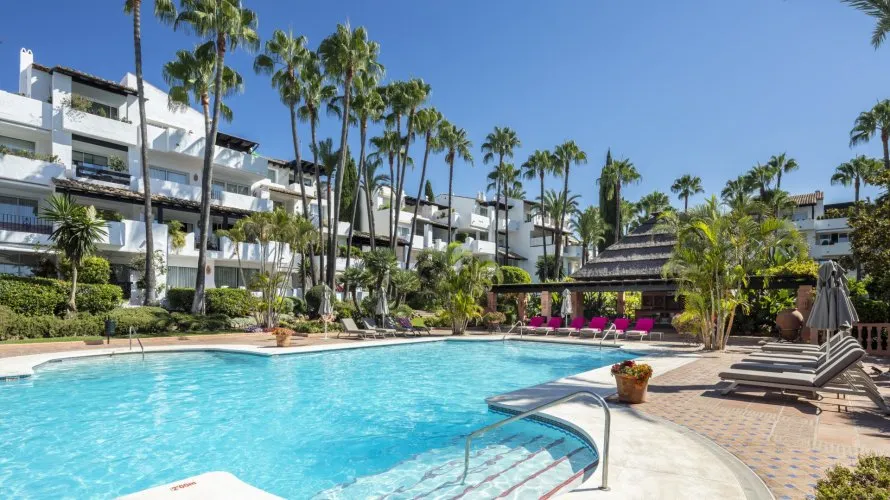 Apartamento de 3 dormitorios en Marbella, Spain No. 140 № 13