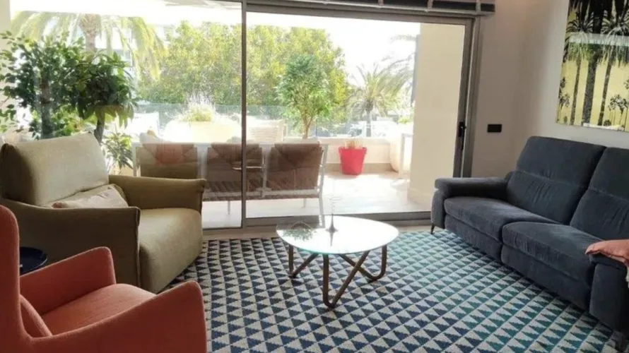 Apartamento de 3 dormitorios en Cortes (San Pedro De Alcantara), Spain No. 719 № 15