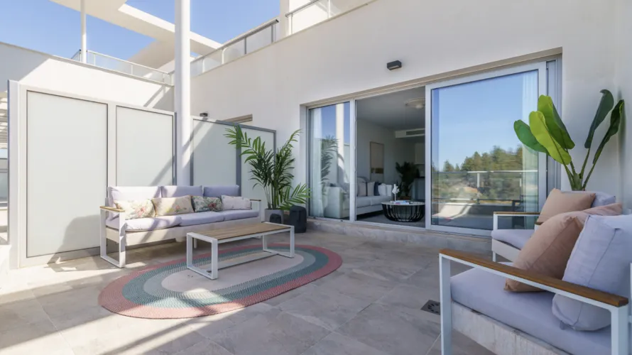 Apartamento de 4 dormitorios en Mijas Costa, Spain No. 280 № 1