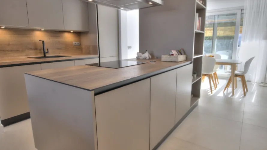 Apartamento de 2 dormitorios en Mijas Costa, Spain No. 496 № 11