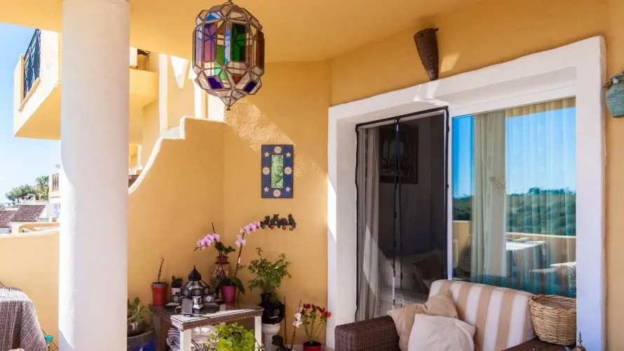 Apartamento de 2 dormitorios en Estepona, Spain No. 400 № 1