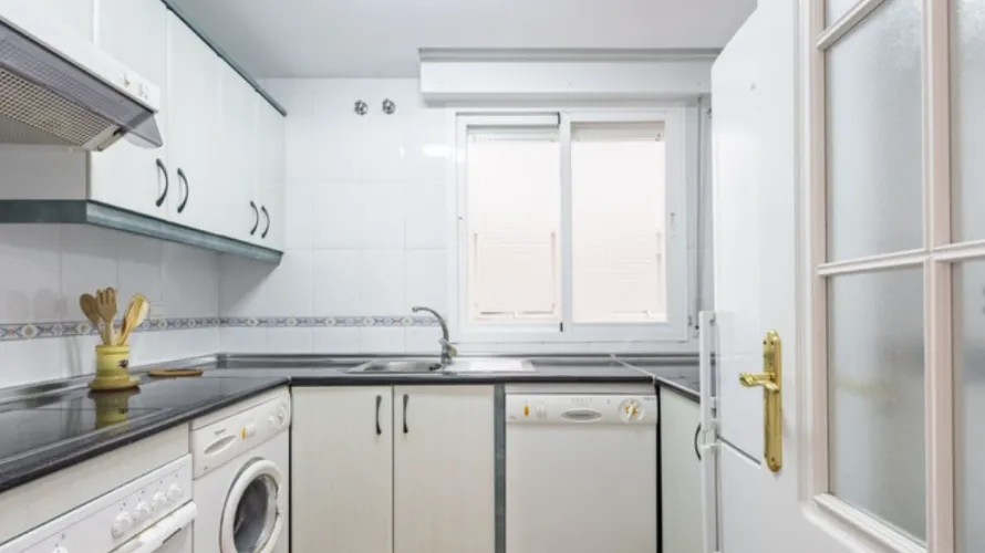 Apartamento de 2 dormitorios en Cortes (San Pedro De Alcantara), Spain No. 605 № 9