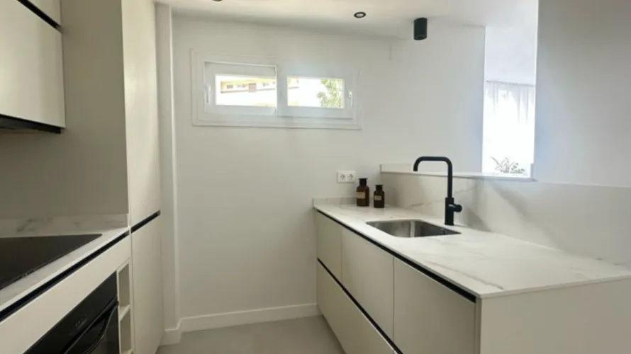 Apartamento de 1 dormitorio en Marbella, Spain No. 635 № 3