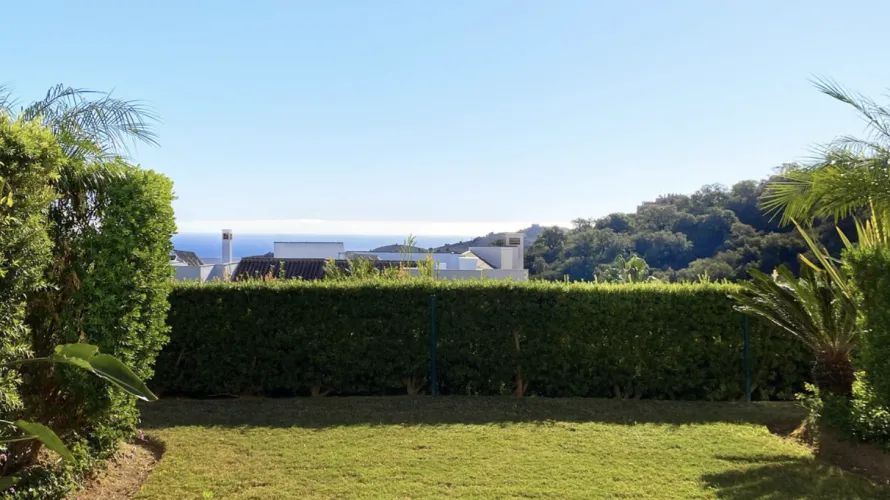 Apartamento de 2 dormitorios en Marbella, Spain No. 495