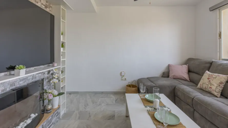 Apartamento de 2 dormitorios en Fuengirola, Spain No. 696 № 8