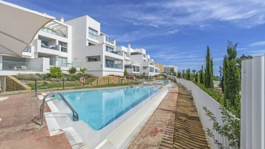 Apartamento de 2 dormitorios en Benalmádena, Spain No. 533 № 6