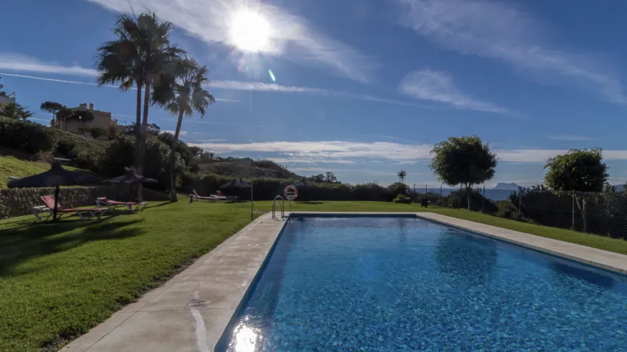 Apartamento de 2 dormitorios en Manilva, Spain No. 467 № 2