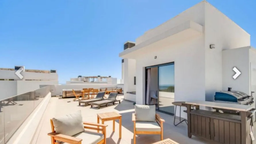 Dúplex de 3 dormitorios en Estepona, Spain No. 525 № 3