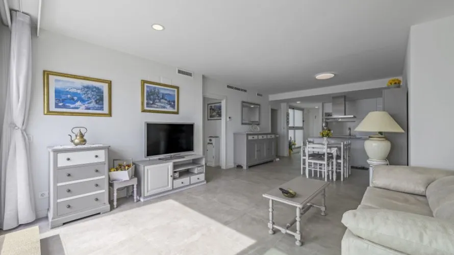 Apartamento de 2 dormitorios en Benalmádena, Spain No. 533 № 1