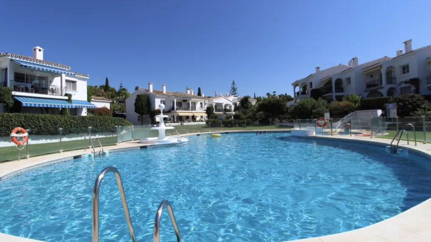 Apartamento de 2 dormitorios en Estepona, Spain No. 783 № 12