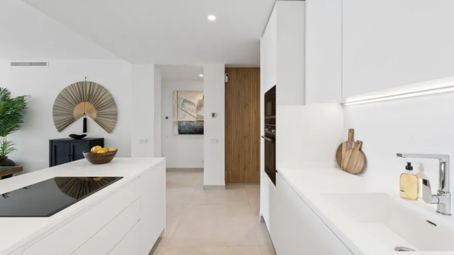 Apartamento de 3 dormitorios en Marbella, Spain No. 530 № 17