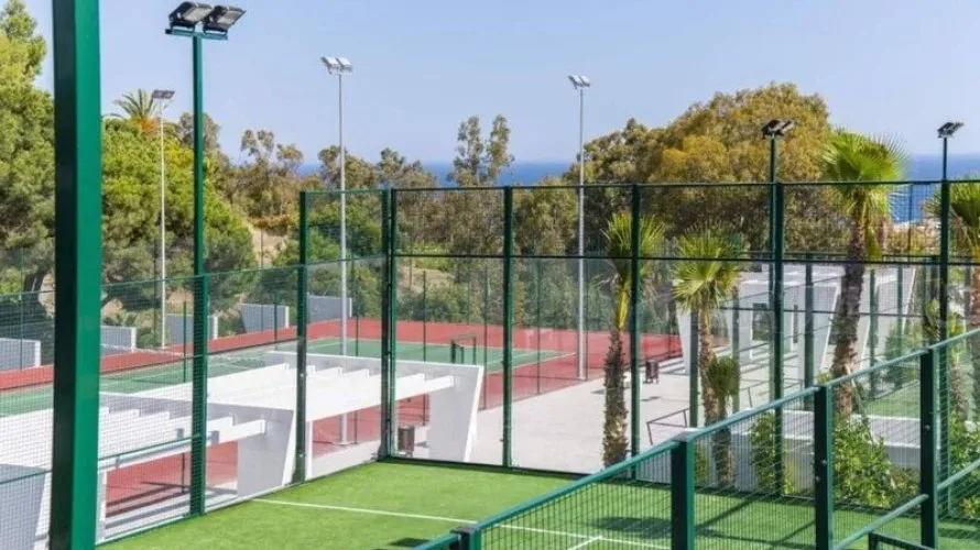 Apartamento de 3 dormitorios en Estepona, Spain No. 710 № 26