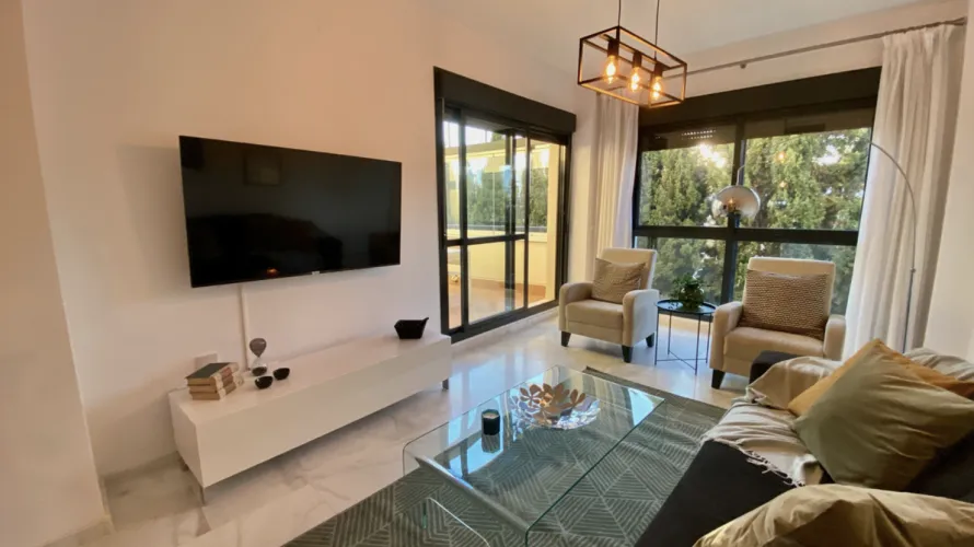 Apartamento de 2 dormitorios en Estepona, Spain No. 657