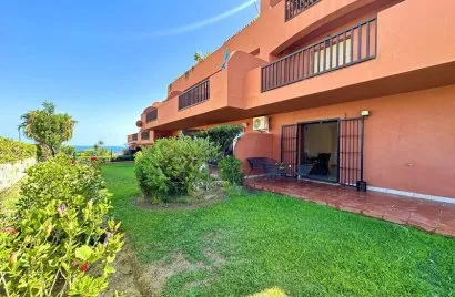 Apartamento de 3 dormitorios en Estepona, Spain No. 458