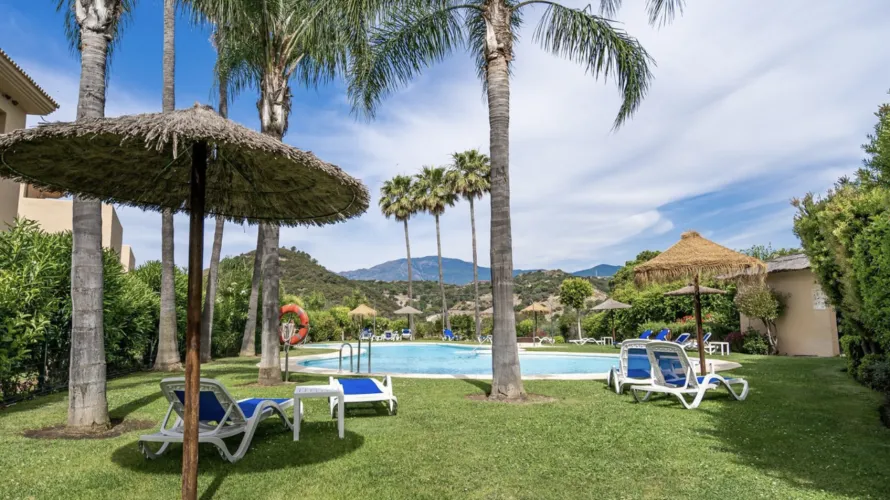 Apartamento de 2 dormitorios en Estepona, Spain No. 782 № 1