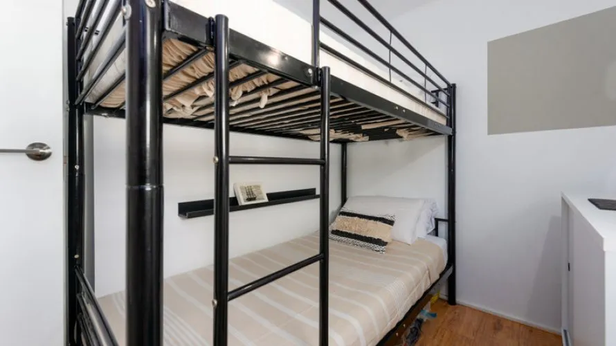 Apartamento de 2 dormitorios en Estepona, Spain No. 411 № 2