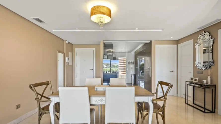 Apartamento de 3 dormitorios en Cortes (San Pedro De Alcantara), Spain No. 656 № 13