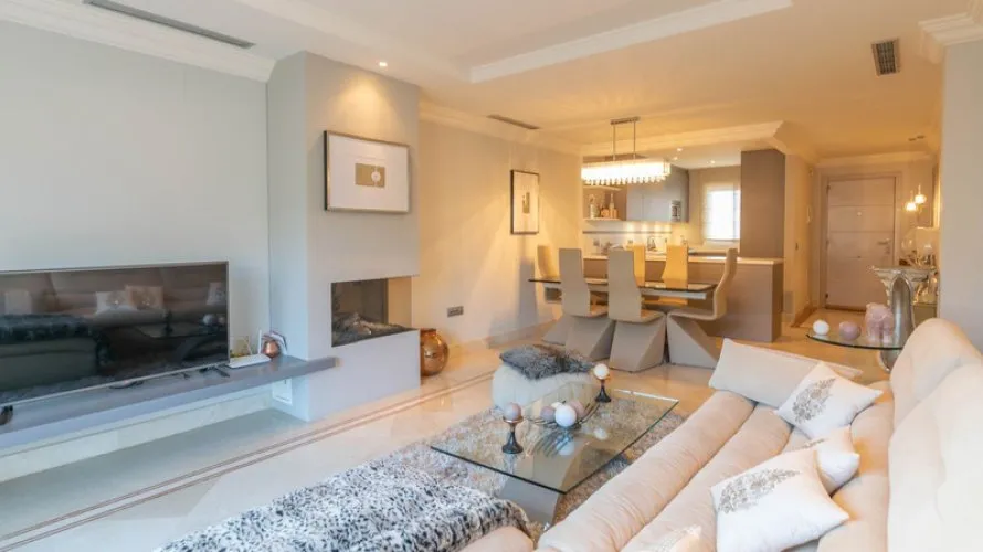 Apartamento de 3 dormitorios en Nueva Andalucía, Spain No. 512