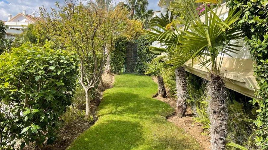 Apartamento de 2 dormitorios en Marbella, Spain No. 254 № 8