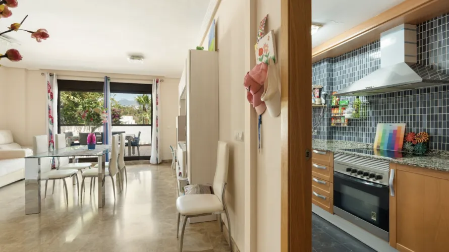 Apartamento de 2 dormitorios en Estepona, Spain No. 490 № 5