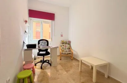 Apartamento de 3 dormitorios en Marbella, Spain No. 577