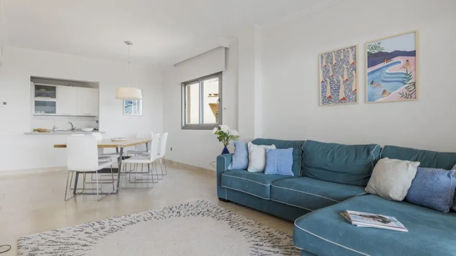 Apartamento de 3 dormitorios en Estepona, Spain No. 445 № 4