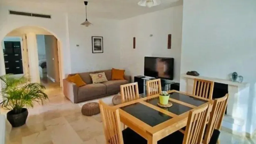 Apartamento de 2 dormitorios en Nueva Andalucía, Spain No. 615 № 12